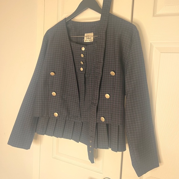 Vintage 2-PC with belt, cropped jacket and pleated skirt - Picture 8 of 9